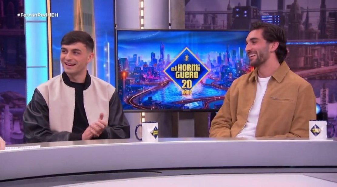 佩德里：“如果我能为巴萨签下一名皇马球员，我会选谁？姆巴佩，对吧？”费兰：“没错