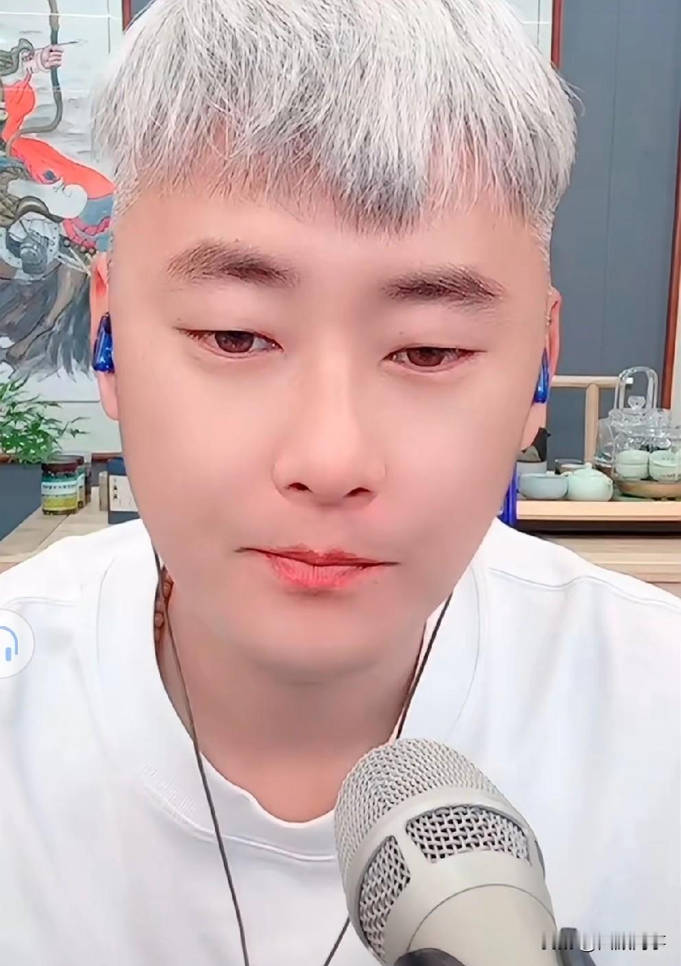 T佑公开旗下艺人抽成比例，力捧张浩一生吃穿不愁。粉丝提议让