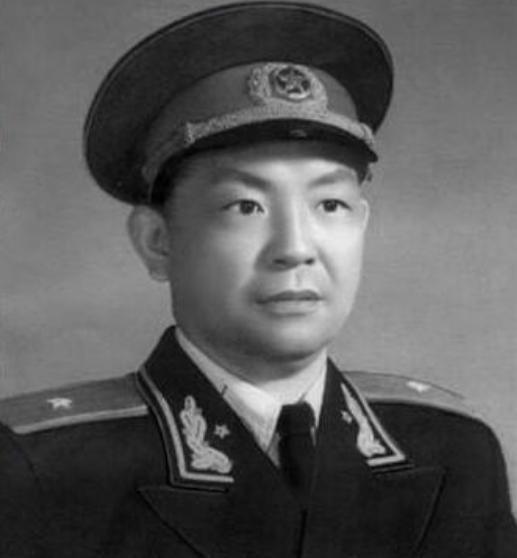 四野悍将授衔过低，罗荣桓诚恳道歉并提议晋升军衔，结果他却坚持拒绝升衔！1955