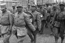 1946年，五千解放军被三万的敌军包围，为了不泄露机密，旅长下令烧毁重要文件，准