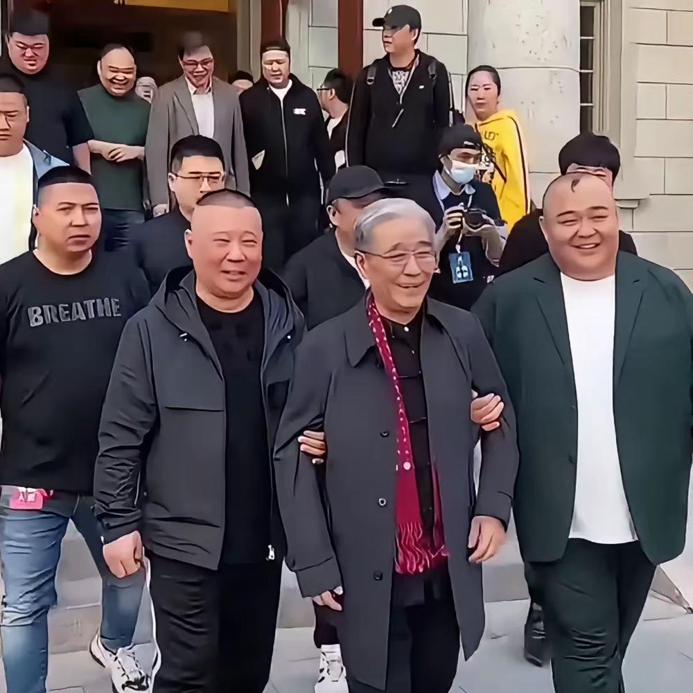 马志明探访德云社，郭德纲恭敬迎接，相声界数他辈分最大了！著名相声表演艺术家马志