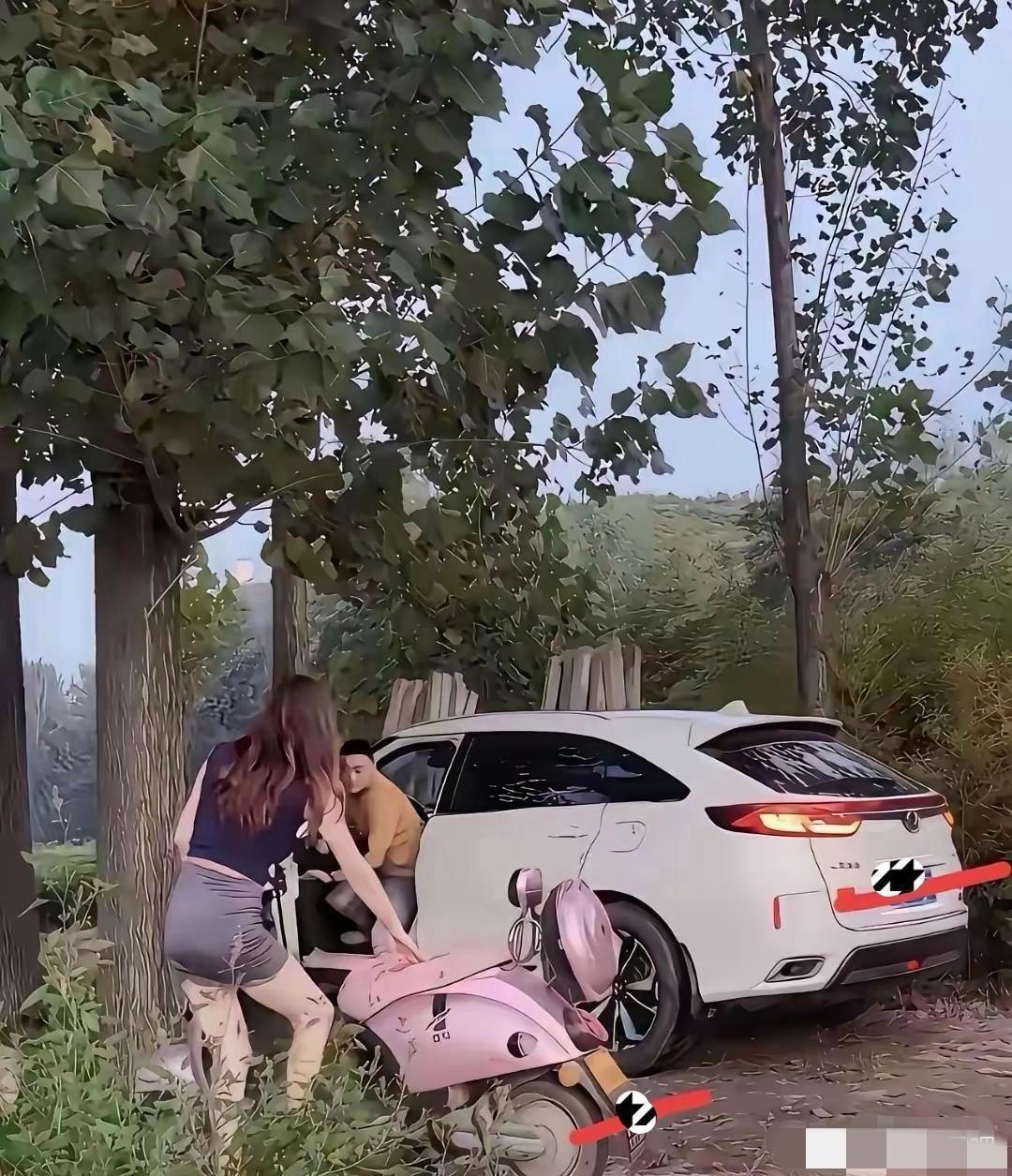 我天，这俩人急着急忙慌的赶来，一看就有重要的事情要办。