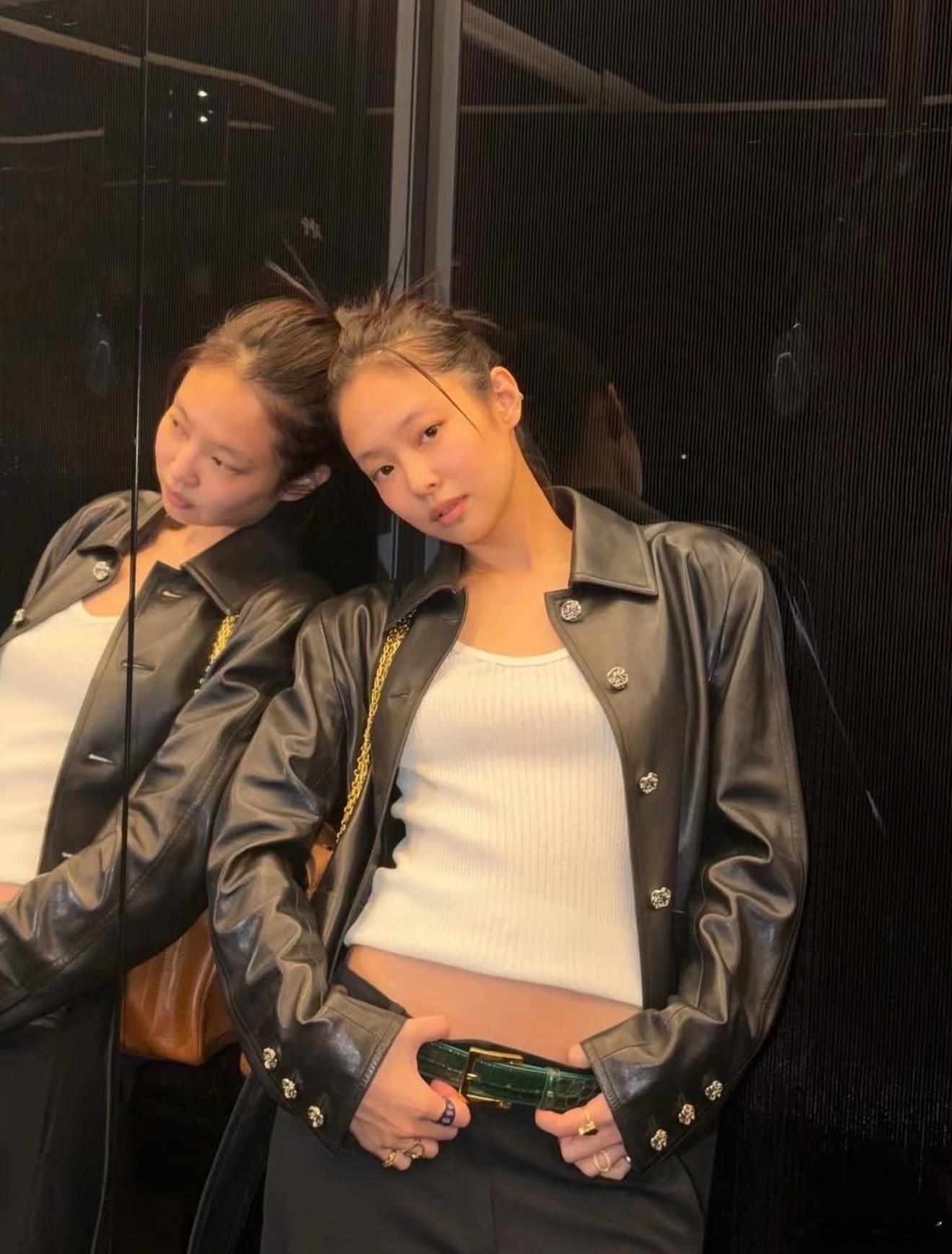 妮好可爱我镜子里另外半张脸也经常这样蒽。