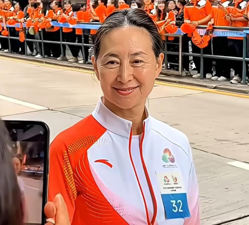 何超琼担任第十五届全运会澳门站火炬手，第32个出场，为什么是32呢？1993