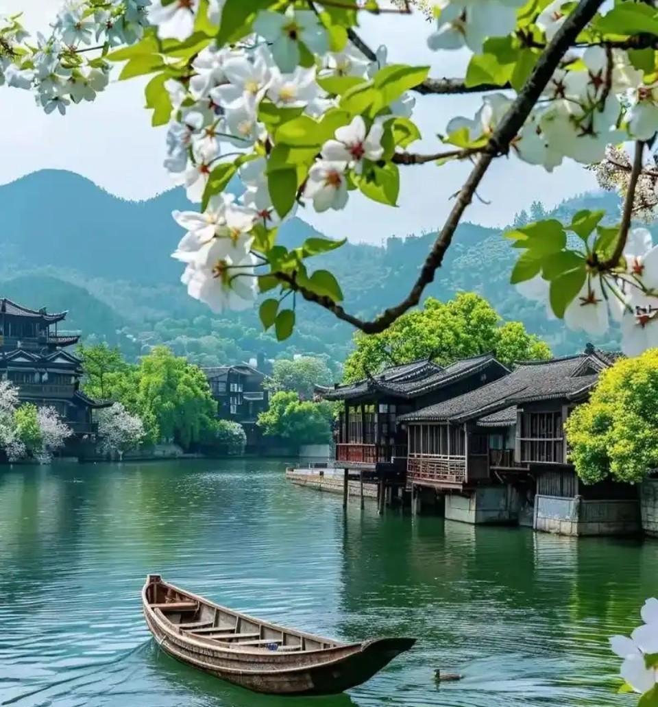 我们这里的顶楼，不好卖。6万都卖不出去。朋友家一个顶楼，60多平，两室一厅，住