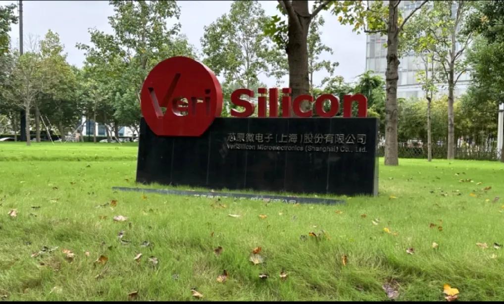 光刻机是目前半导体设备国产替代极其重要，极其关键的没备。经过多年来我国各科研机构