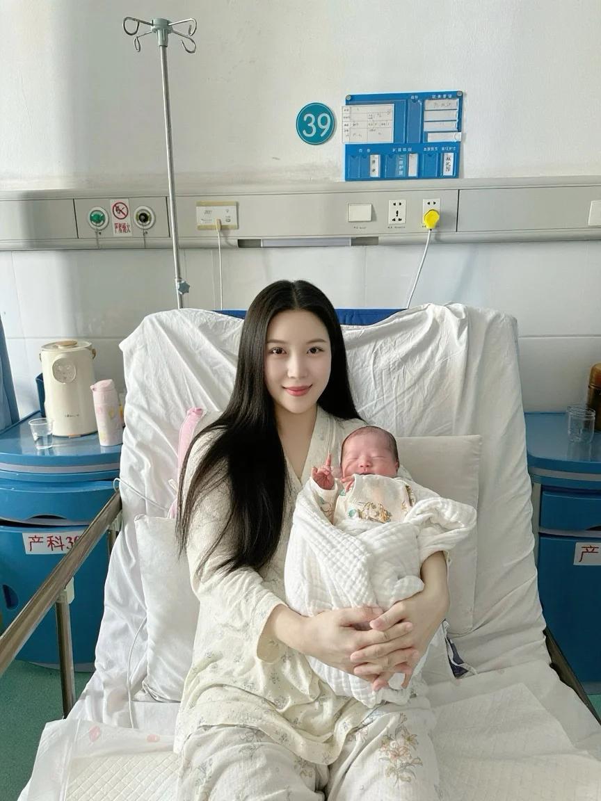 这是啥姿势呀[捂脸哭][捂脸哭][捂脸哭]