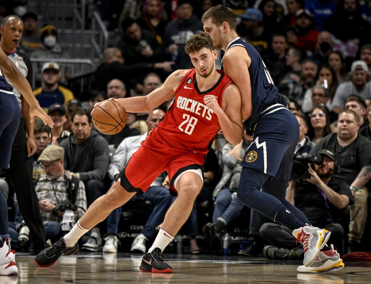 北京时间11月22日，今天火箭队在主场的NBA杯小组赛中以112-109不敌掘金