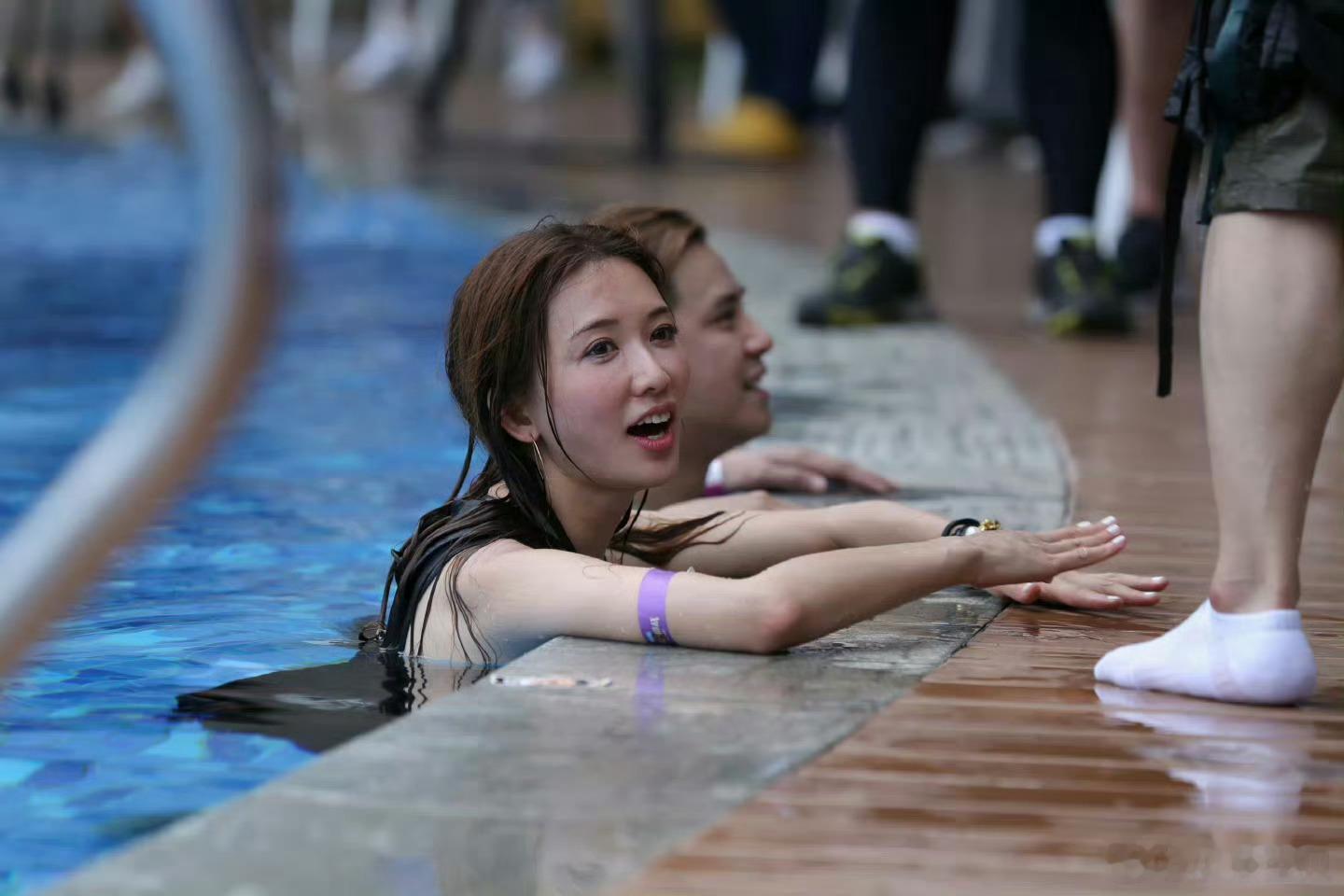 毛不易叫林志玲姐姐林志玲好长一条