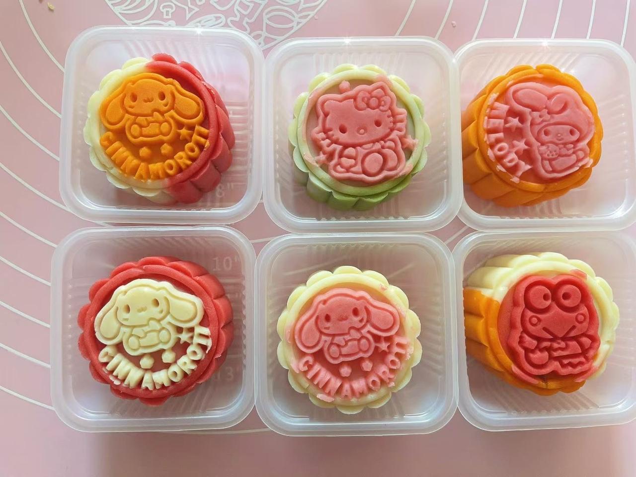 佩服那些什么吃的都能做的人！你看，这朋友自己做的月饼，吃起来不仅新鲜，还没有