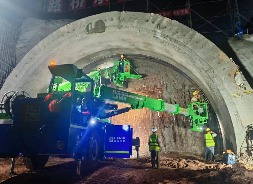 南广铁路关键隧道已掘进45米，2028年贯通8月20日，南广铁路全线最长隧道—