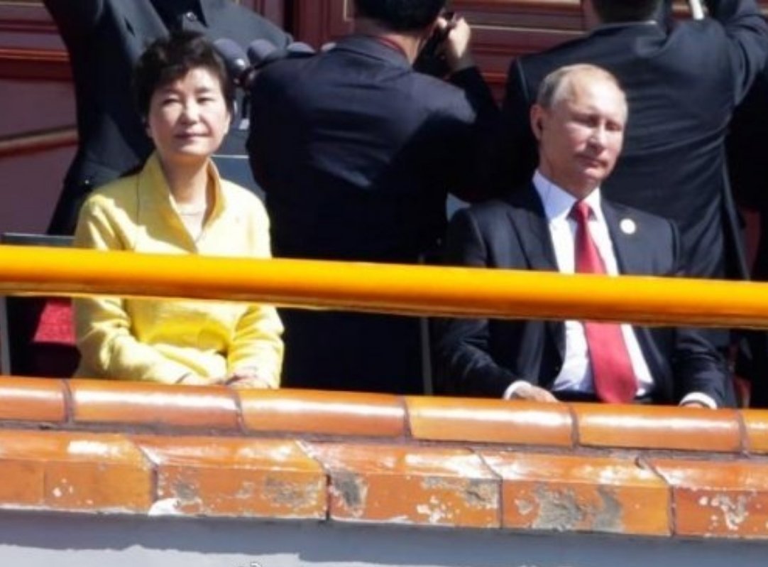 ​​​2015年九三阅兵朴槿惠来的。今年金正恩要来了，金正恩要是坐普京边上，普京