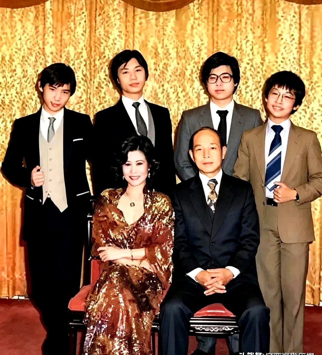 霍家那么多房太太里，三太林淑端这支最让人摸不透。当年她和霍英东因戏结缘，进了豪门却像个隐形人。不混太