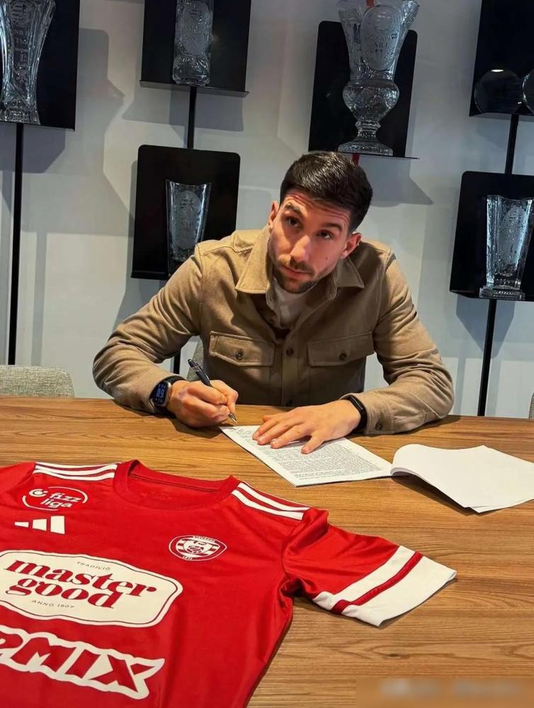 青岛海牛外援中卫签约新球队！下赛季中超青岛海牛或更换全部五名外援！简单说下，