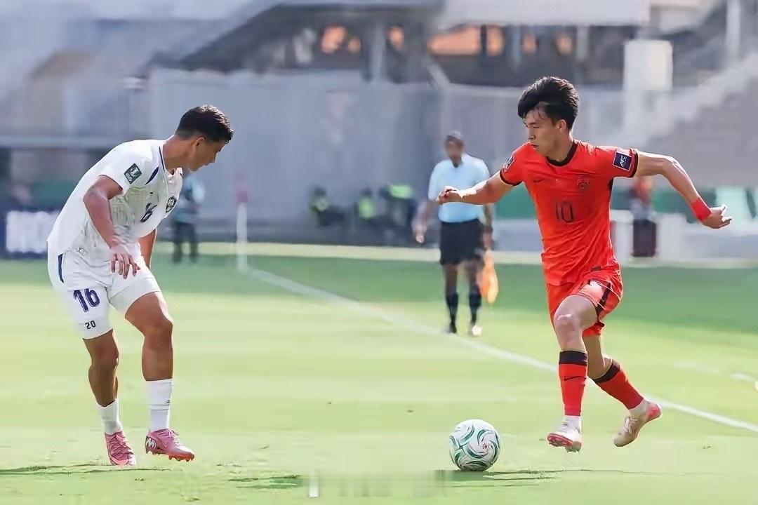 据《足球报》记者卢基琳透露，在U23亚洲杯开赛前，有欧洲豪门球队正式向王钰栋发出