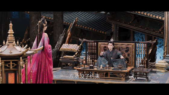 张俪出场自带12个男助理白日提灯姜艾不愧是归墟首富🥳，自带12个男助理随行，