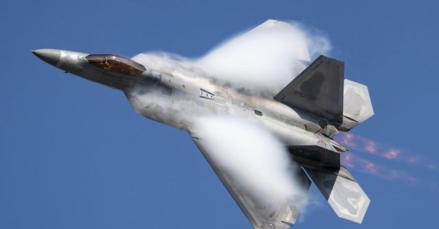 六代机都没用？美媒：F-22是2026年最好的战斗机，比歼-20强太多202