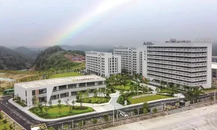 山海共鸣，泉州对三明每个县市精准帮扶，覆盖整个三明，投资近千亿，图片为几年来建成