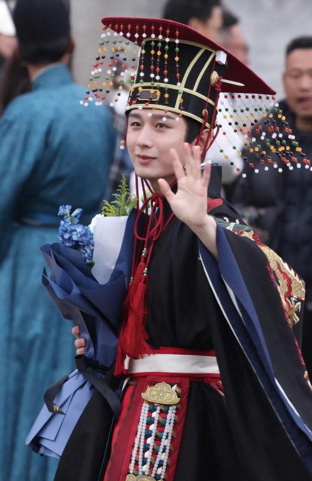 太子哥哥，我来了！[比心][比心][比心]立个flag，从今天起，我也要开始看这套