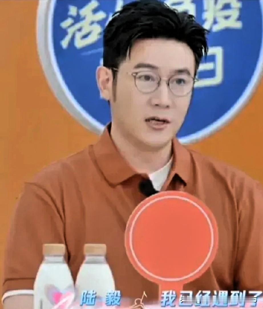 陆毅说，如果女儿的男朋友很上进，但家里不是特别有钱，他会不同意他们在一起的。陆毅