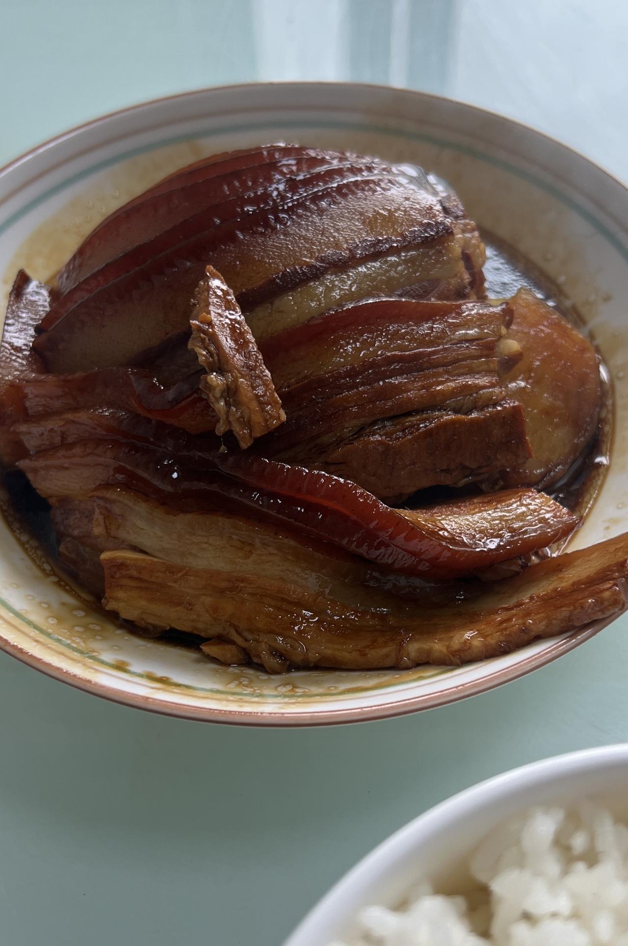 人有时候会突然特别馋，一直在想吃什么解馋的午饭？最后终于想起来了扣碗。便决定到南