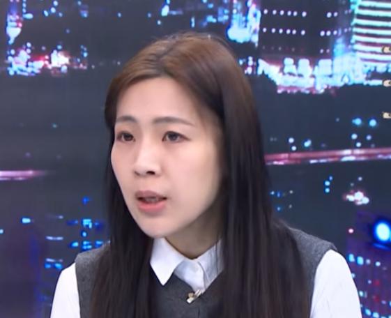 徐巧芯这次又掀起了一场蓝营内部的内讧，对之前背刺了她和叶元之的同事萧敬严一顿猛批