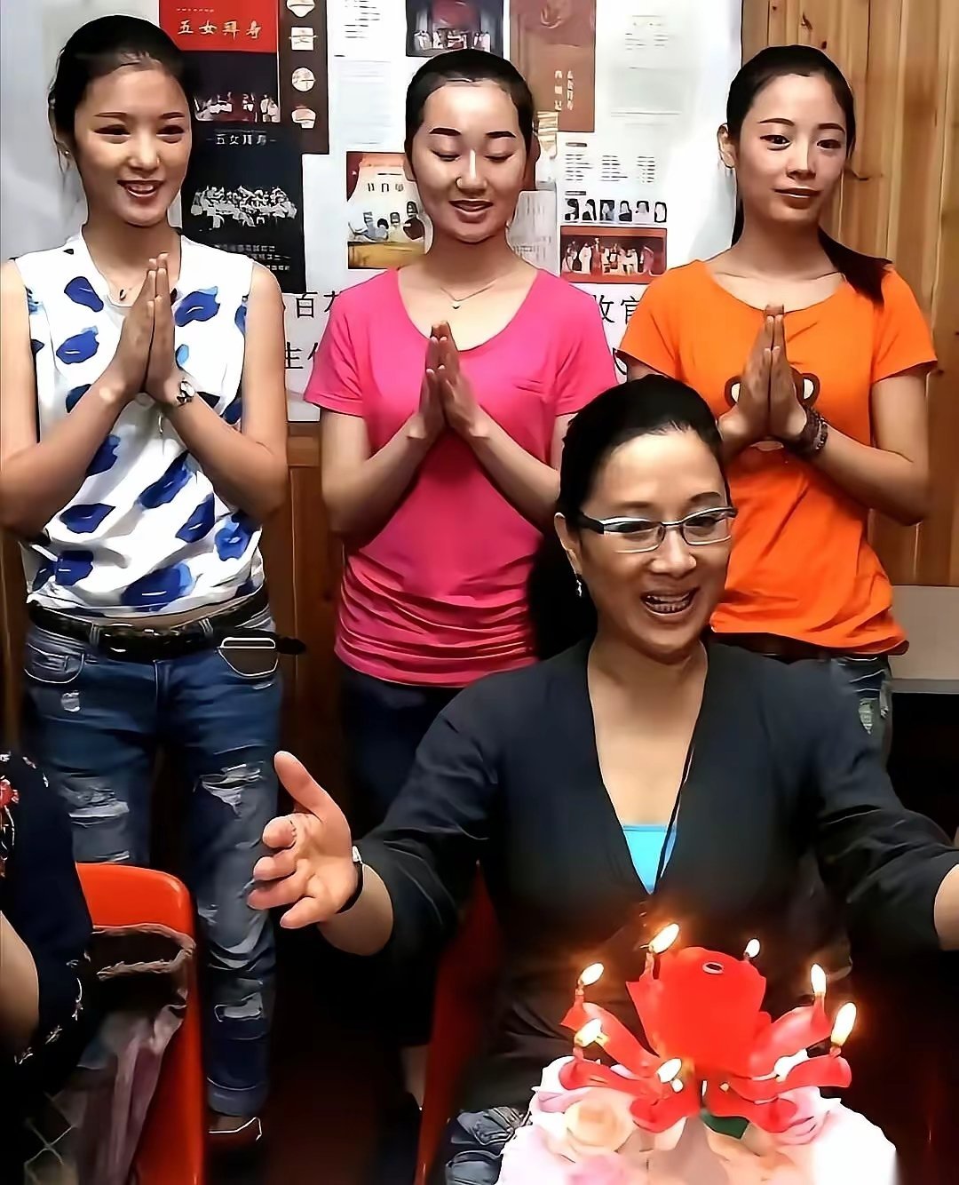 有件事，想必不止我一个人发现，就是关于陈丽君和李云霄。曾几何时，镜头扫过去，目光