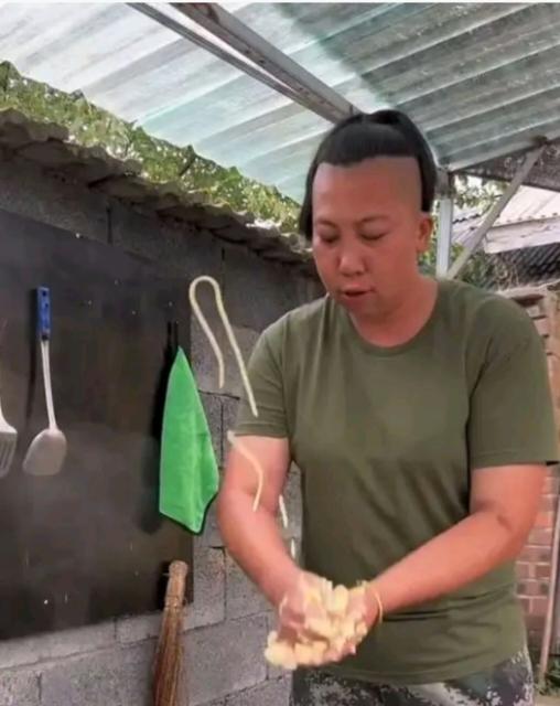 东北雨姐要卖直播大楼，开价3500万。看来东北雨姐真的混的不怎样了，自从202