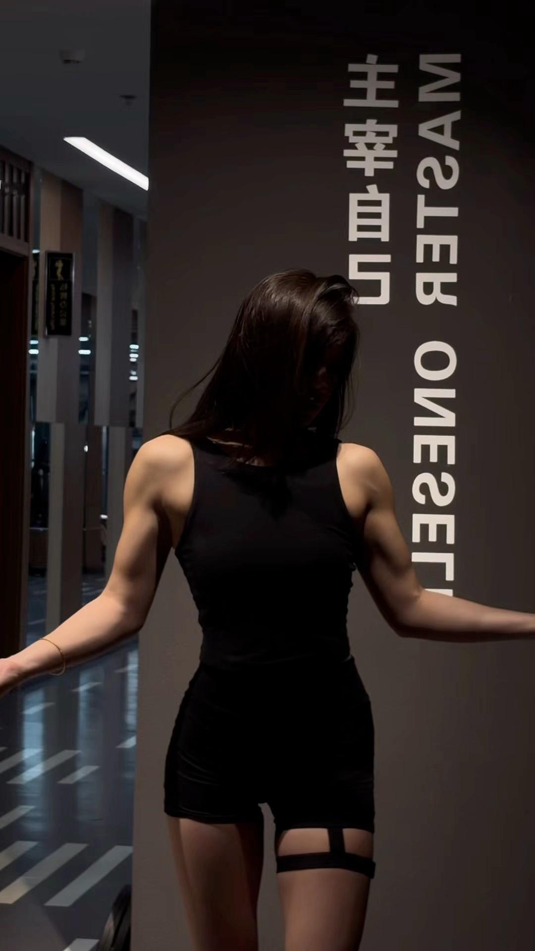 健身久了发现体脂高低并不影响体型的好看你享受的也不是外形的变化而是对自我的掌控