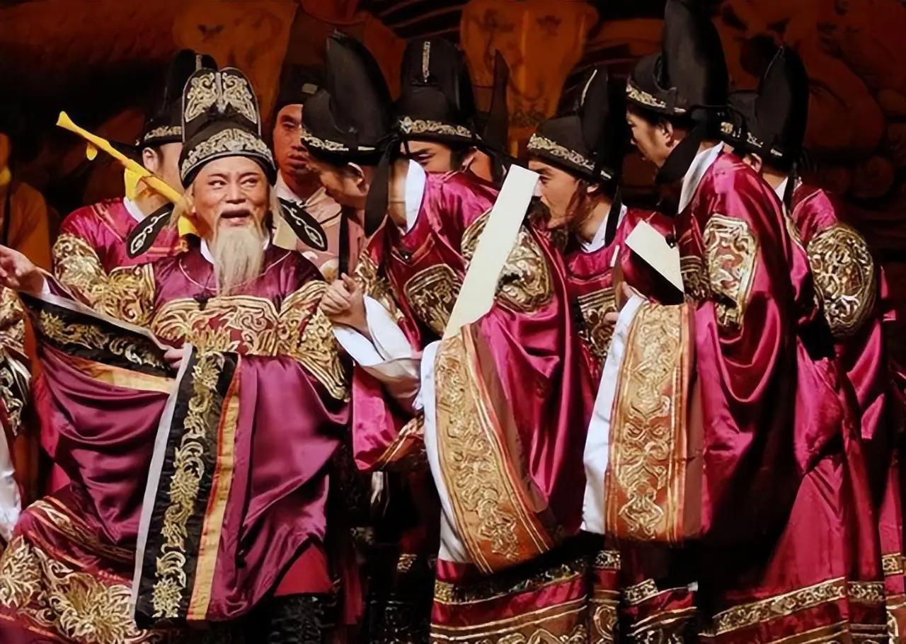 明朝最"阴"的内阁首辅：同僚把他当兄弟，他转头就把人家卖了。崇祯朝17年，走