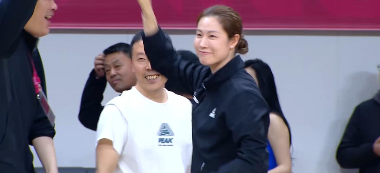 3月30日晚，江苏南钢女篮和广东东莞新彤盛女篮的比赛太精彩了！首回合江苏南钢女