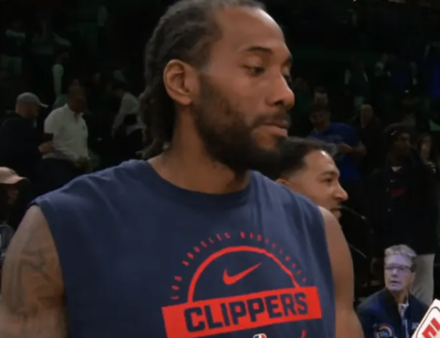 在NBA常规赛后采访中，快船球员科怀-伦纳德分享了他在比赛初期通过连续抢断奠定防