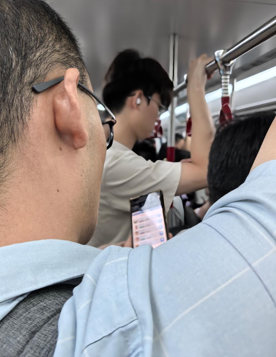 2025年9月26日（周五），18时15分广州地铁11号线外环列车客流图1：龙