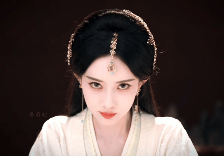 孟子义直播回应只演古装百花杀沈汐和的古装形象惊艳全网，大家热议她偏爱古装，孟子义