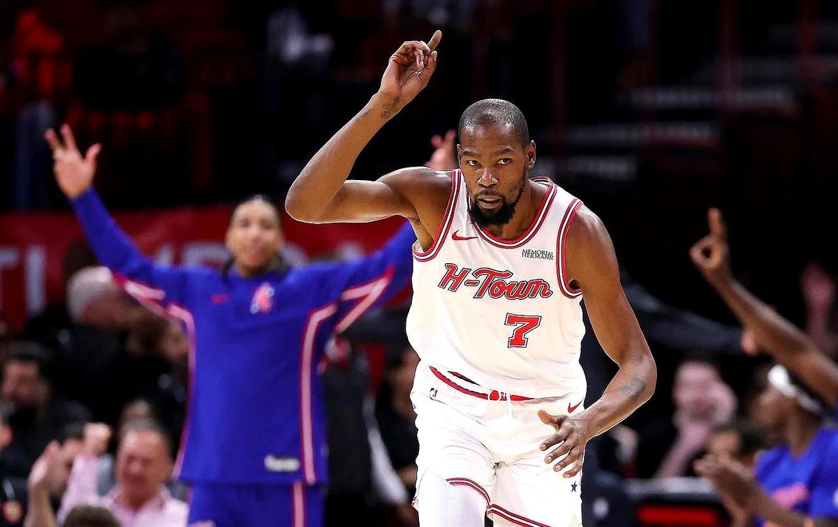 火箭纯纯浪费天赋。火箭加时艰难拿下魔术，几乎全场被压制。关键时刻兰特老祖稳。