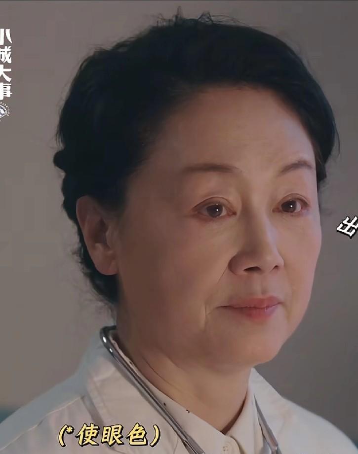 练了三个月胸肌，他一抱把女友送进了急诊。她激动地扑上来，他顺势就是一个熊抱。