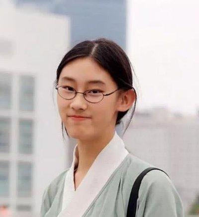 高考成绩出来，背了2000多首古诗的“国民才女”武亦姝高考只考了613分，很多人
