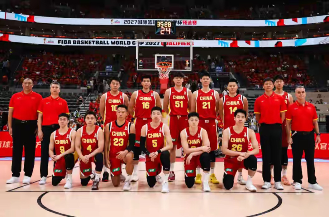 中国男篮这套阵容是不是目前最强？1号位：赵睿、赵继伟、徐杰2号位：胡明轩、贺希宁3号位：张镇麟、崔永