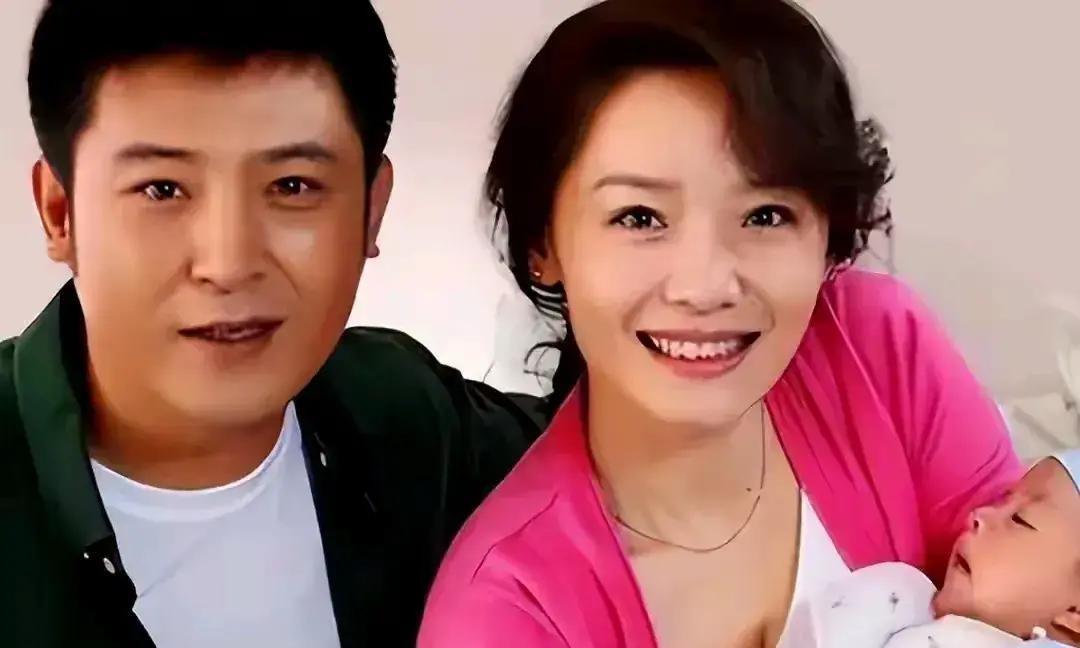 孙涛在春晚逗笑观众三十多次，回家却把所有掌声留给老婆李莉。两人1994年扯证，