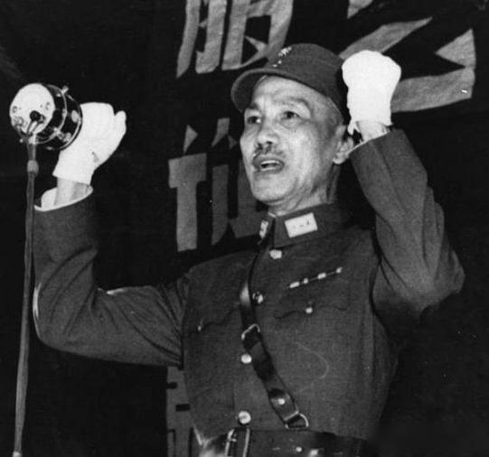 1935年，王家烈被迫交出兵权，心如死灰下提出四处考察，蒋介石还给他3万大洋当作