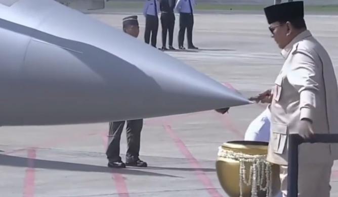印尼把中国当“压价工具”？5月18日，印尼雅加达哈林空军基地的一场仪式，