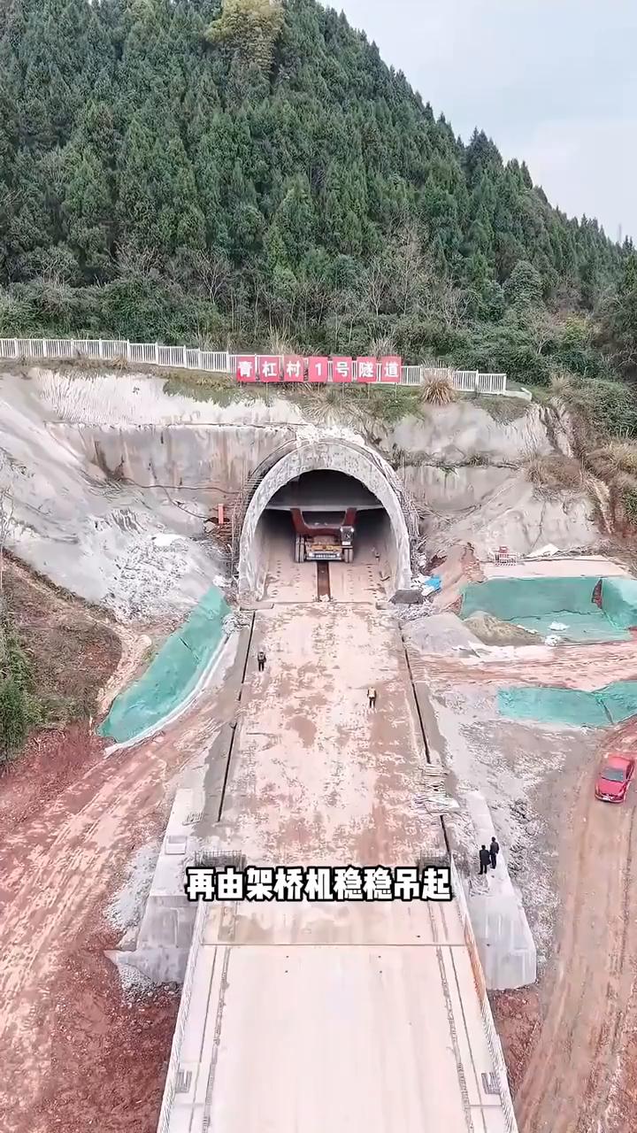 高铁桥梁是怎么架起来的？注意看，这就是高铁箱梁运架施工的全过程。重达几百吨的预