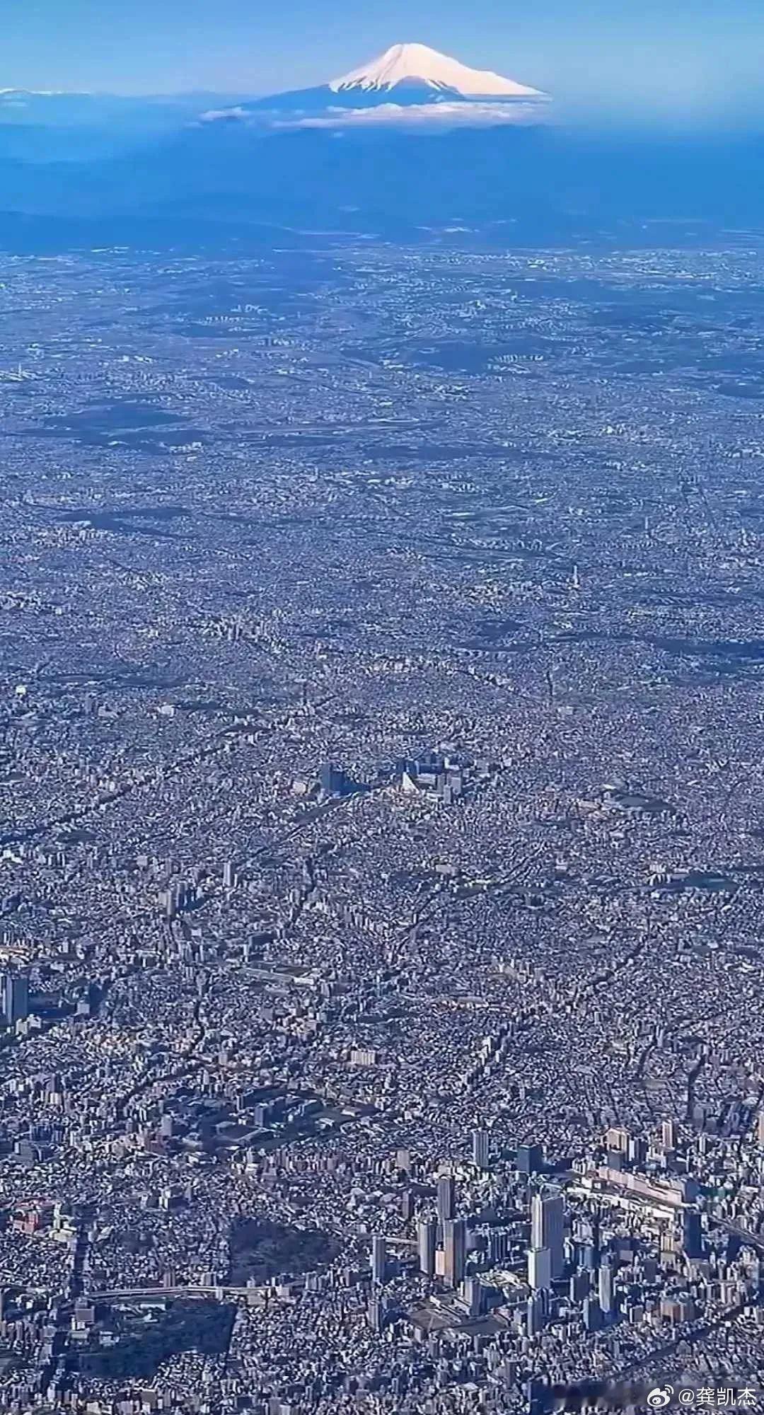 假如你坐飞机时看到了这个东京全景，你脑子中的第一反应是什么？
