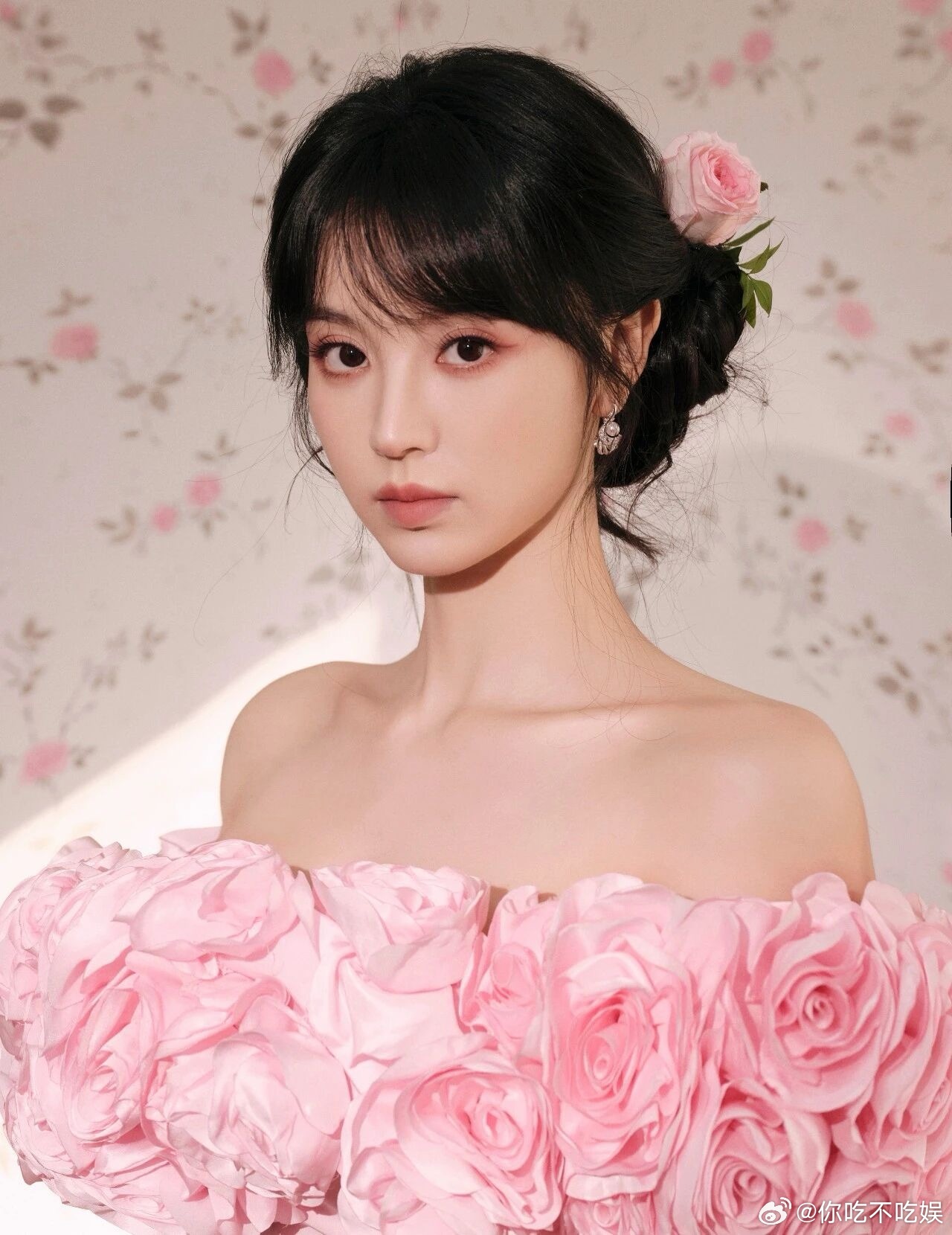 同类型妆造谁的气质更胜一筹，真的要不要这么明显