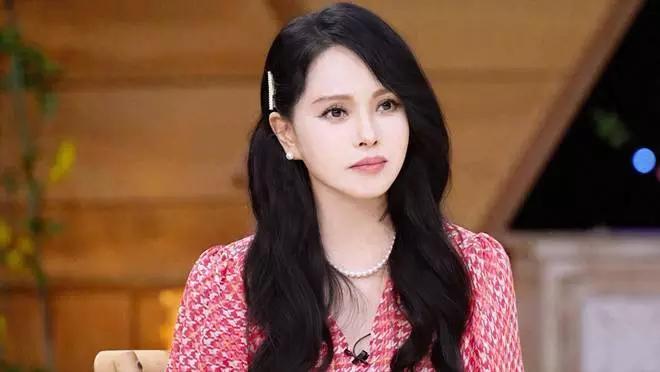 伊能静发文说想再生个女儿，这次男粉丝有福了，都愿意帮伊能静生个女儿！一个叫朵朵的