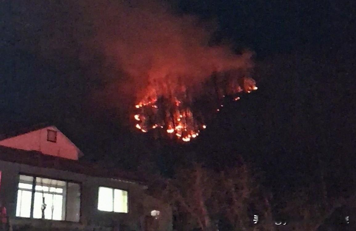 韩国空军通报，当地时间2月25日晚7时31分左右，一架F-16C“战隼”单座战斗