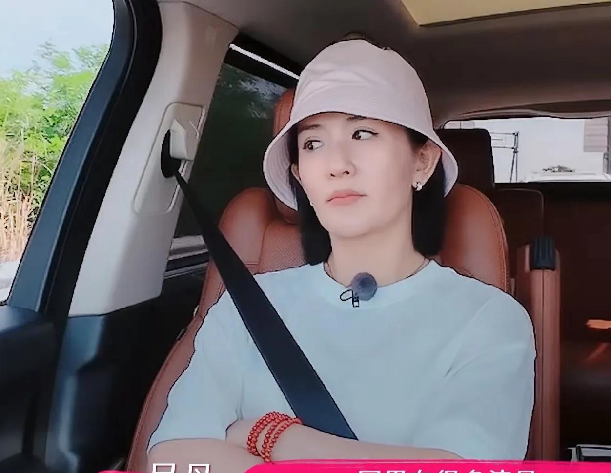 朋友对谢娜告状：“之前我们和你爸爸一起去演出，中午你爸爸请我们吃好吃的，但他自己