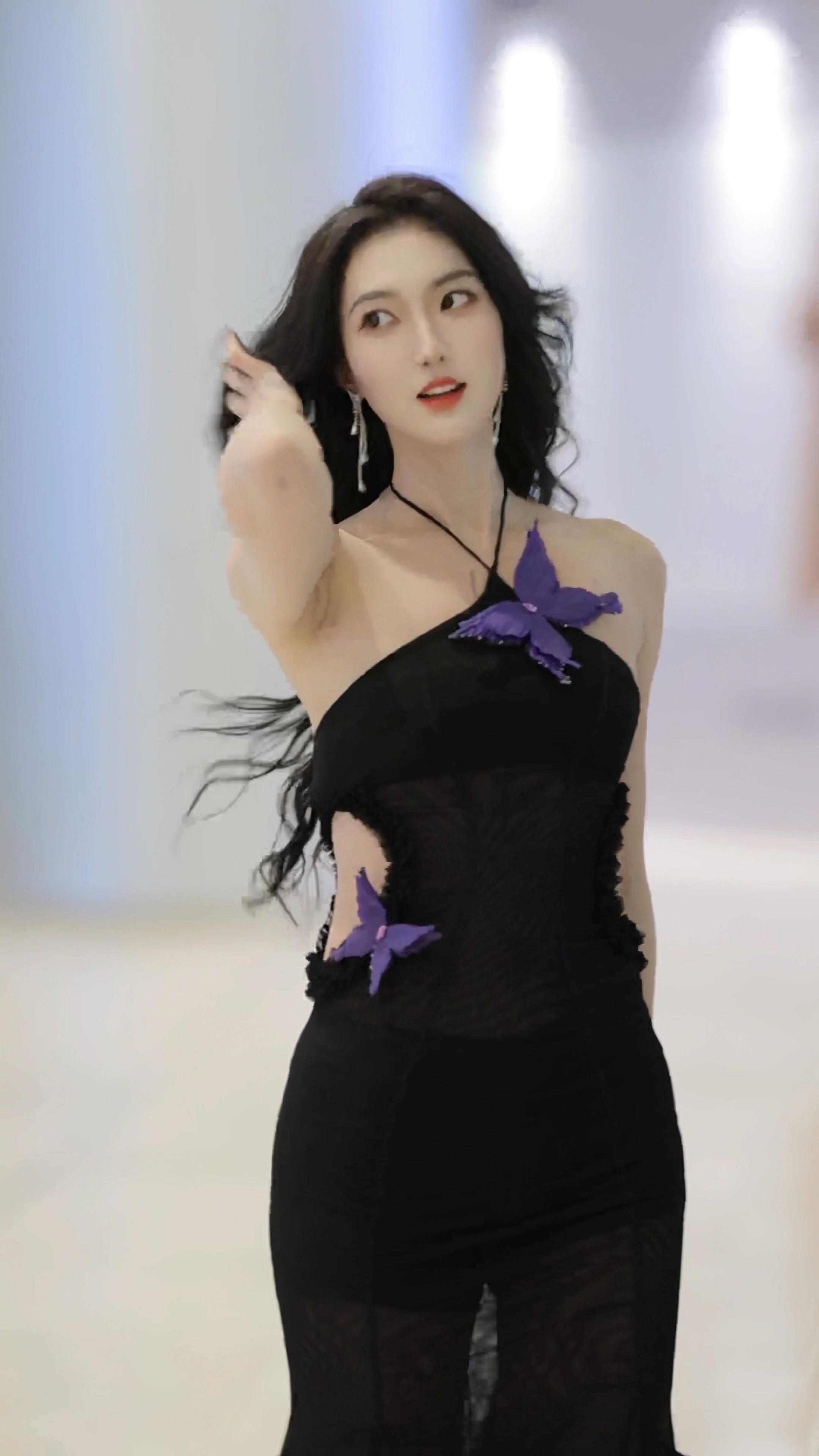 【成都街拍】周六，宝贝们早安！丨摄影拍照每日穿搭