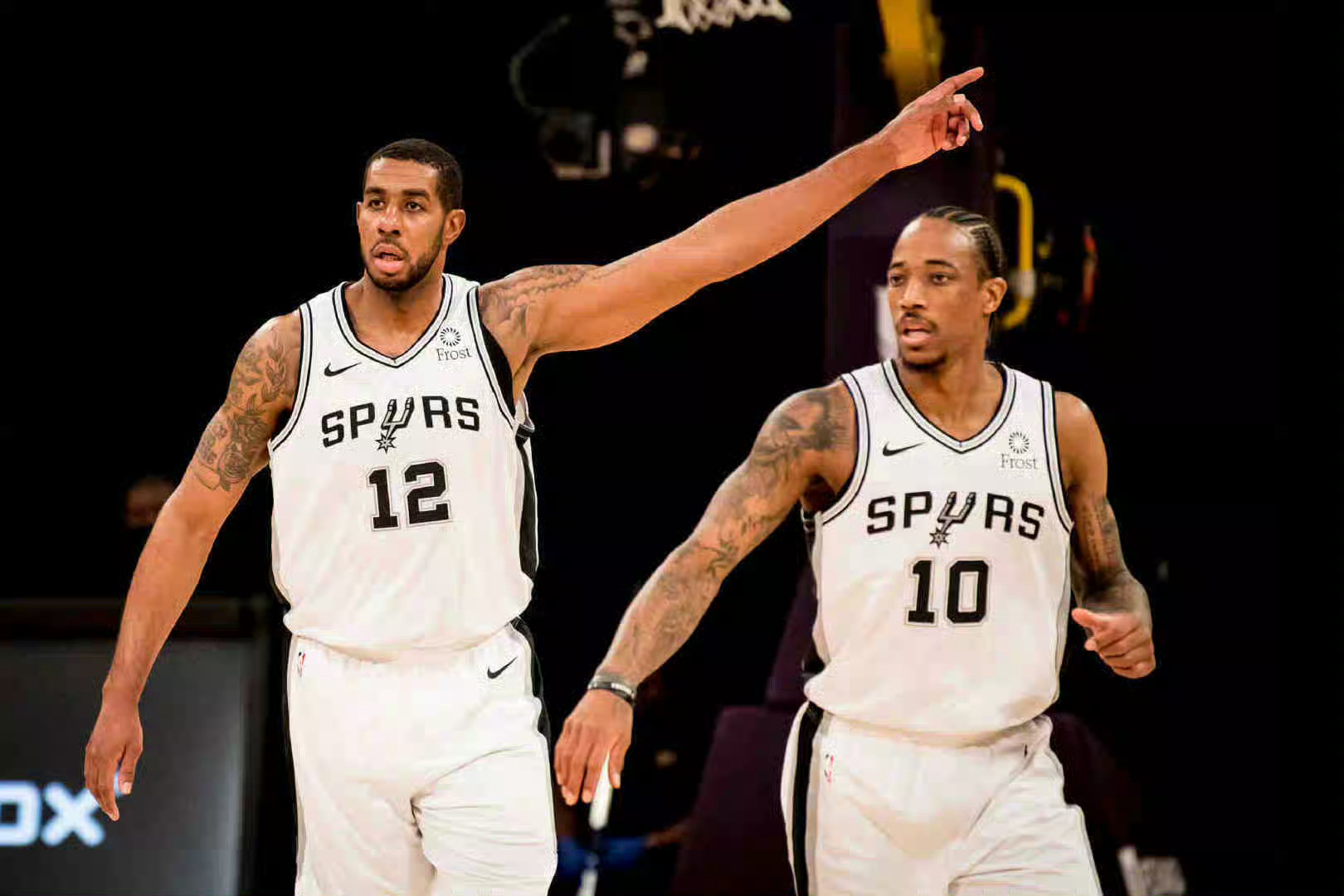 马刺主教练米奇-约翰逊谈到“双德”组合:“在我执教生涯那个阶段，能够有幸执教阿尔