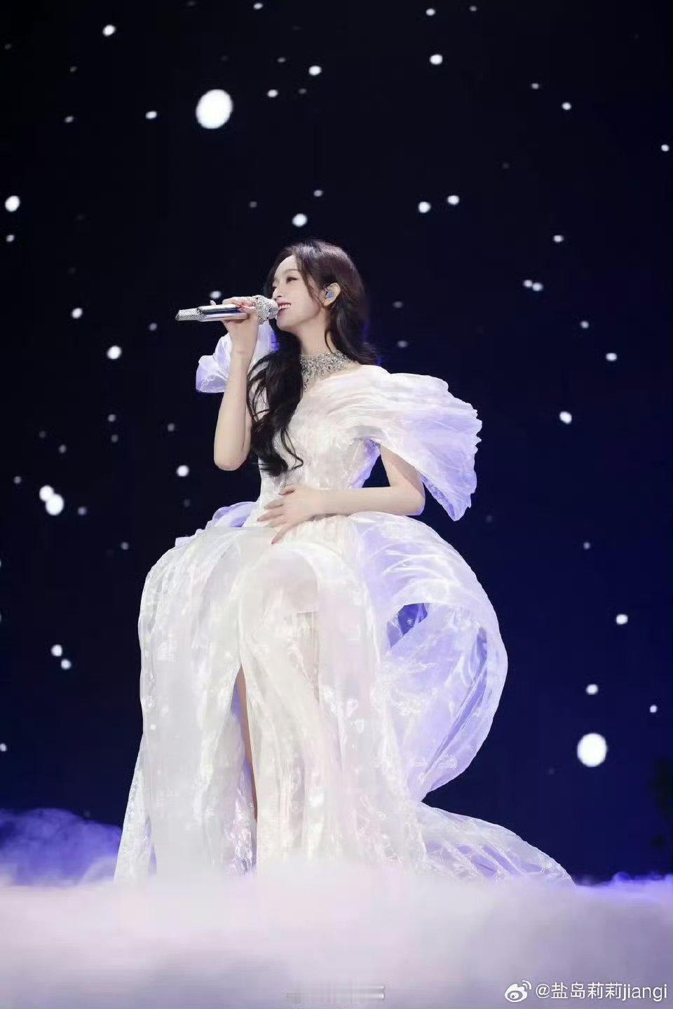 吴宣仪931演唱会成都站救命！吴宣仪成都开唱！已经开始搓手期待，这次演唱会肯定超